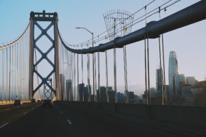Fahrt über die Bay Bridge nach San Francisco; Kalifornien