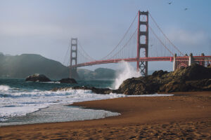Golden Gate Bridge vom Strand aus; San Francisco; Kalifornien