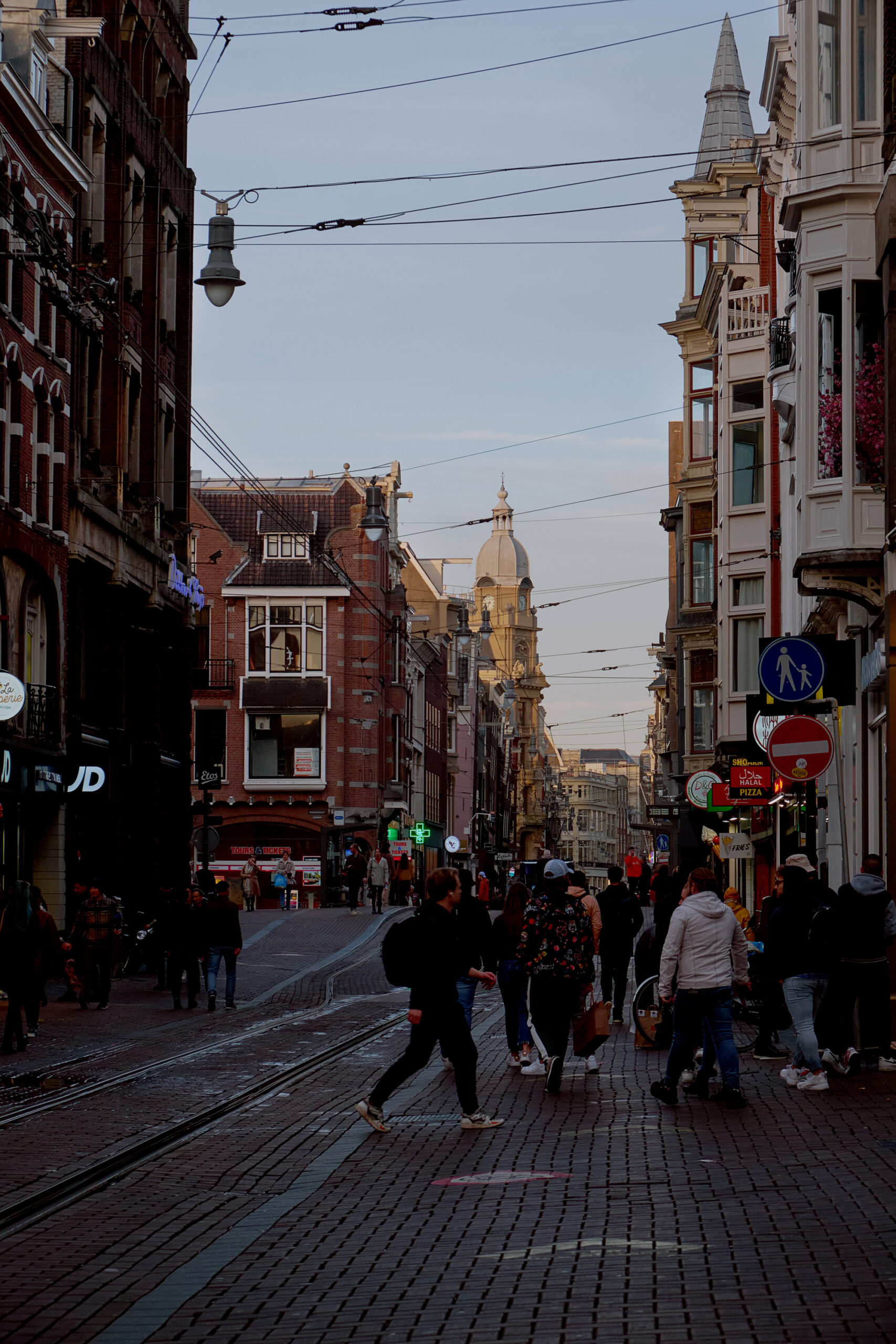 Alte Häuserfronten in Amsterdam in den Niederlanden