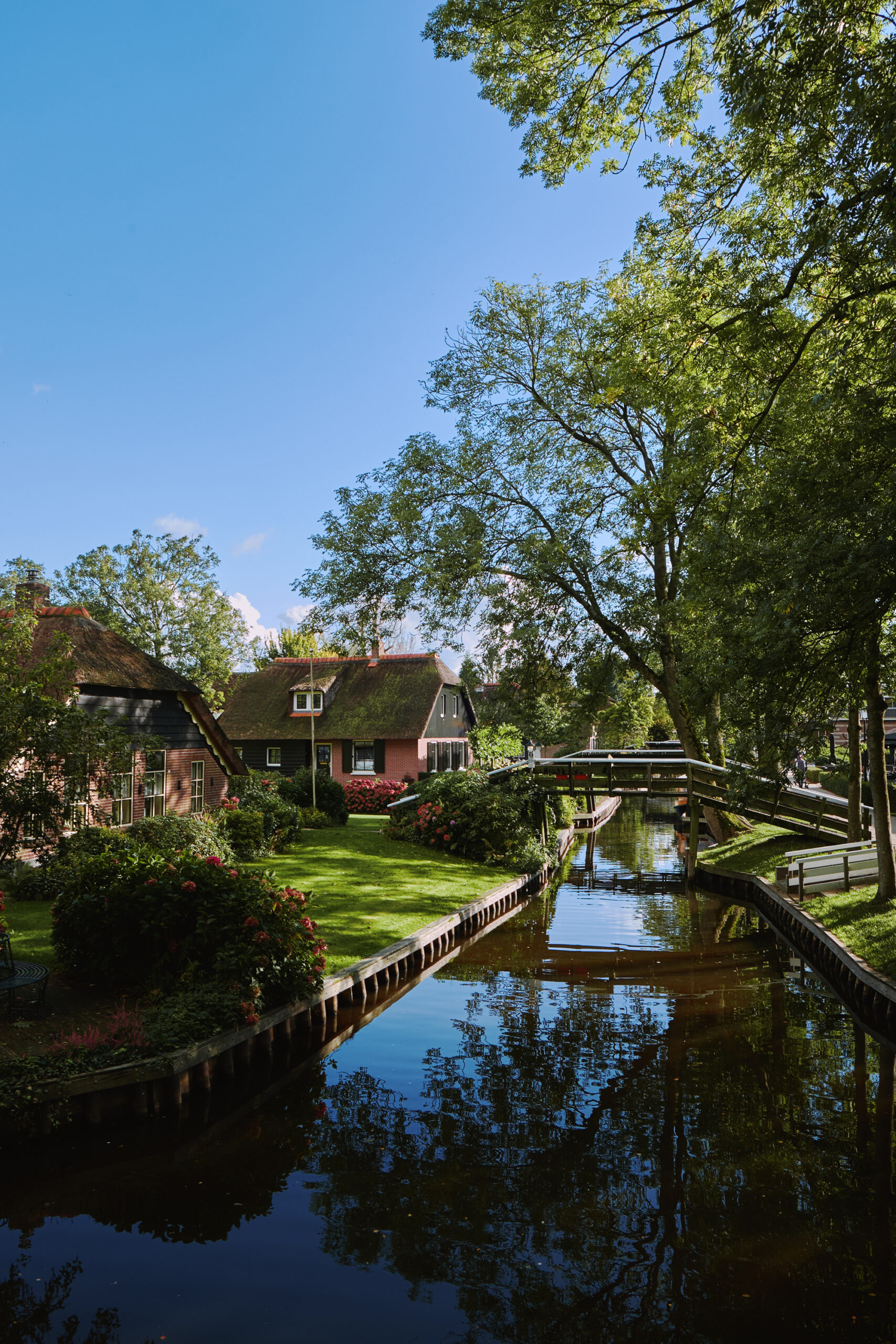 Giethoorn mit Kanälen und Brücken